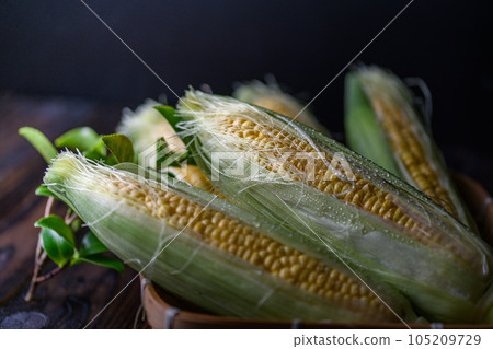 新鮮玉米未加工去皮 105209729
