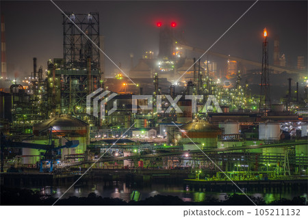 日本岡山縣倉敷市美麗的工廠夜景 105211132