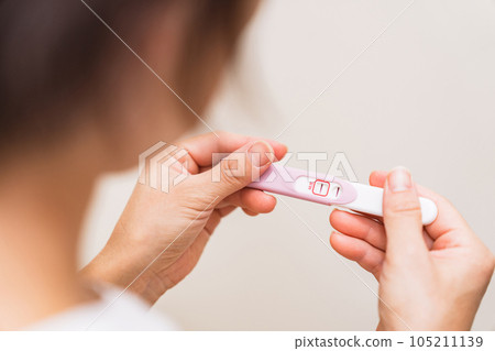 通過妊娠試驗陽性確認懷孕 [生育治療圖像] 105211139