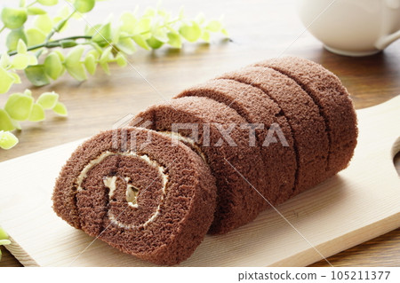 Chocolate roll cake cut into 5 pieces Chocolate roll cake cut into 5 pieces 105211377