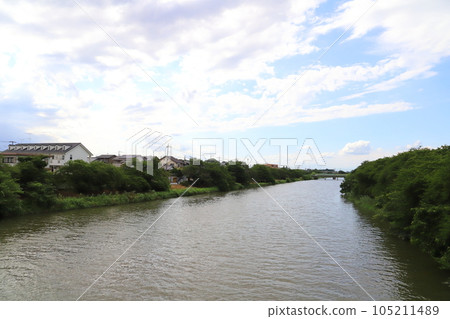Scenery of Motoara River and riverbed seen from Miyamae Bridge in Hasuda City, Saitama Prefecture Scenery of Motoara River and riverbed seen from Miyamae Bridge in Hasuda City, Saitama Prefecture 105211489