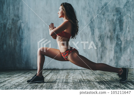 Fitness woman Fitness woman 105211647