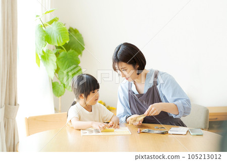 父母和孩子一起學習金錢 105213012
