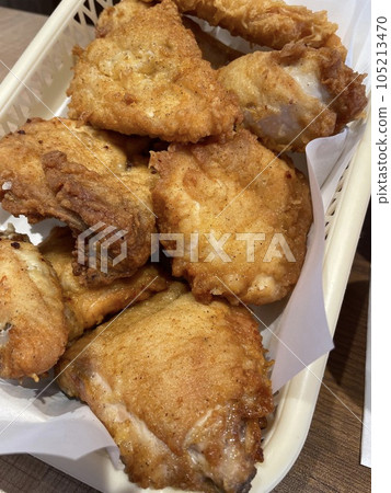 Fried chicken, karaage (Japanese fried chicken), crispy fried food 105213470