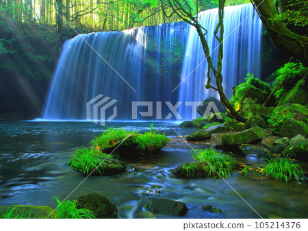 Nabegataki Waterfall in summer (Oguni Town, Kumamoto Prefecture) Nabegataki Waterfall in summer (Oguni Town, Kumamoto Prefecture) 105214376