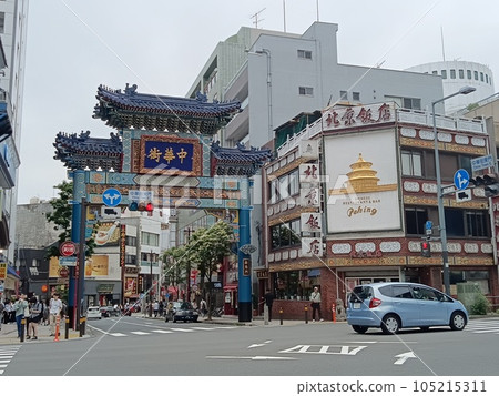 Entrance to Yokohama Chinatown Entrance to Yokohama Chinatown 105215311