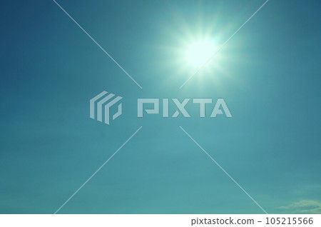 陽光，夏日的天空，有強烈的紫外線 105215566