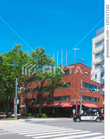 [Shibuya Ward, Tokyo] Summer Hiroo - Gaien Nishi Street Hiroo Garden Hills Entrance (July 2023) 105217182