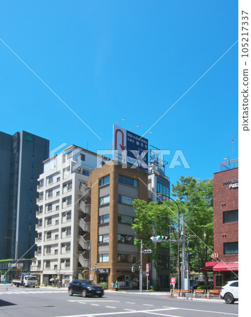 [Shibuya Ward, Tokyo] Summer Hiroo - Gaien Nishi Street Hiroo Garden Hills Entrance (July 2023) 105217337