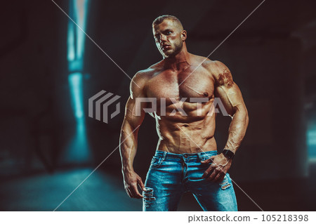 Man bodybuilder Man bodybuilder 105218398