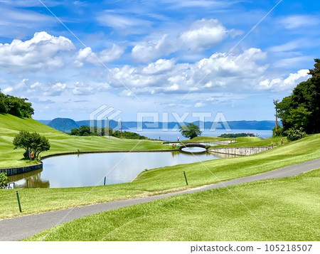 Itoshima City, Fukuoka Prefecture A golf course with a view of the sea Itoshima City, Fukuoka Prefecture A golf course with a view of the sea 105218507