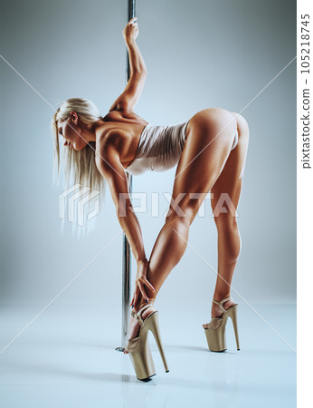Woman poledancing 105218745