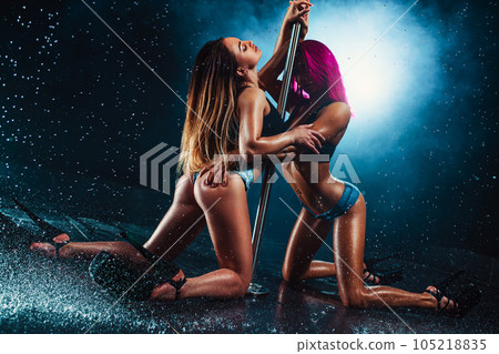 Pole dancing team 105218835