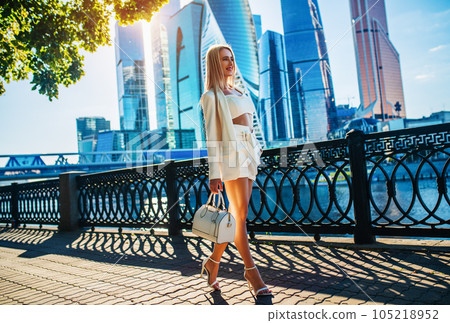 Fashion business woman Fashion business woman 105218952