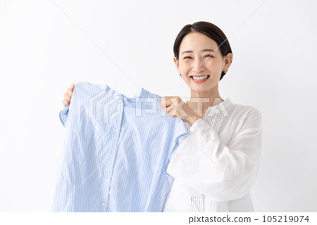 洗衣的女人 105219074
