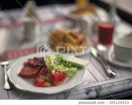 Hotel breakfast service in Beijing 105220323
