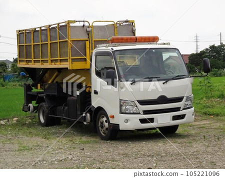 Truck type aerial work platform (Hino Dutro) stage type 105221096