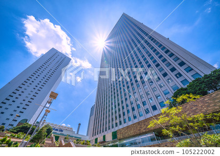 日本東京城市景觀強烈的夏日陽光傾瀉而下...池袋的陽光60等= 7月23日 105222002