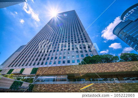 日本東京城市景觀強烈的夏日陽光傾瀉而下...池袋的陽光60等= 7月23日 105222003