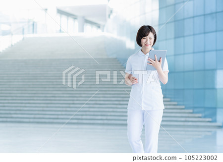 Young nurse working in a hospital 105223002