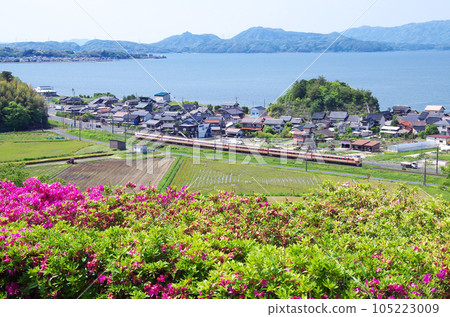 Scenery along the Nakaumi line where the JNR-colored limited express Yakumo runs Scenery along the Nakaumi line where the JNR-colored limited express Yakumo runs 105223009