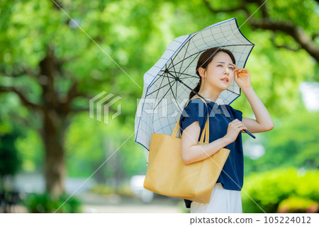 A parasol woman A parasol woman 105224012