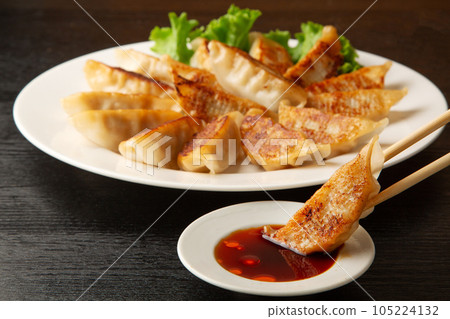 煎餃子 煎餃子 105224132