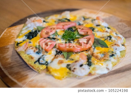 Close up of spinash and tomato Pizza served on the plate 105224198