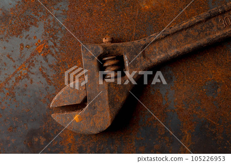 Old rusty tools 105226953