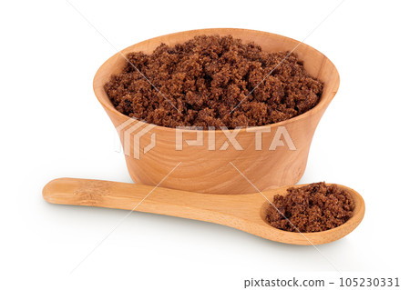 Dark muscovado sugar or Barbados sugar in wooden bowl isolated on white background 105230331