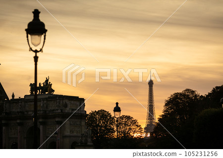從盧浮宮看埃菲爾鐵塔 從盧浮宮看埃菲爾鐵塔 105231256