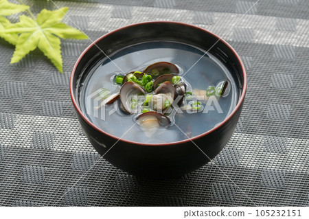 Clam soup  105232151