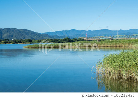 [高德線] 清晨普通列車穿過吉野川大橋 105232455