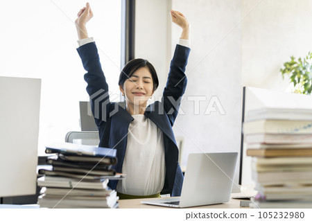 Desk work growing business woman 105232980