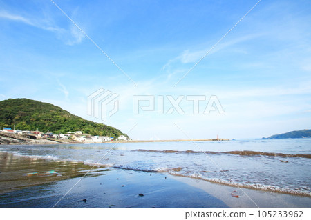 Blue sky and blue sea at Izu Usami Port 105233962