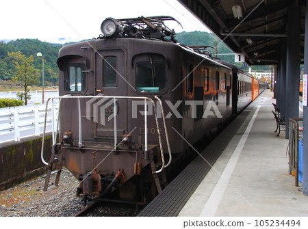 1949 E10 electric locomotive of Oigawa Railway (Senzu Station) 1949 E10 electric locomotive of Oigawa Railway (Senzu Station) 105234494