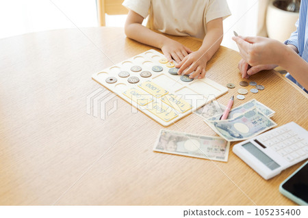 Parents and children studying money 105235400