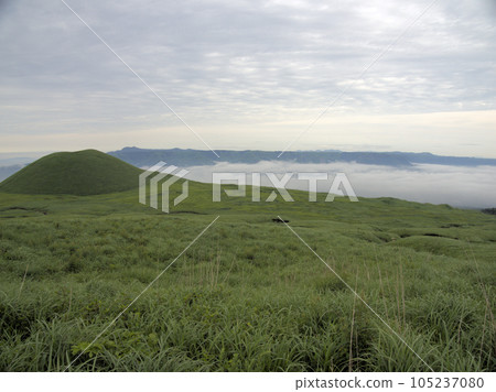 Yonezuka and the Sea of Clouds Sekisui, Aso City, Kumamoto Prefecture Yonezuka and the Sea of Clouds Sekisui, Aso City, Kumamoto Prefecture 105237080