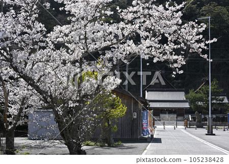Sada Shrine approach Sada Shrine approach 105238428