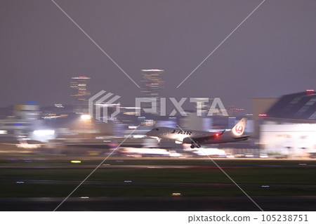 Takeoff and landing at Osaka Itami Airport Takeoff and landing at Osaka Itami Airport 105238751
