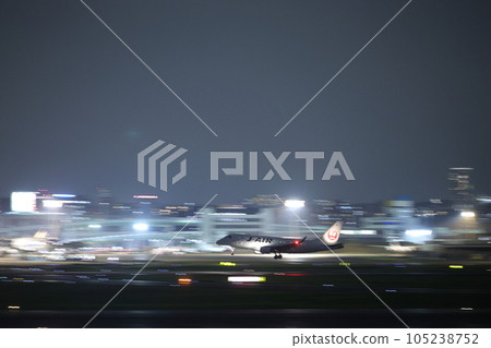Takeoff and landing at Osaka Itami Airport Takeoff and landing at Osaka Itami Airport 105238752