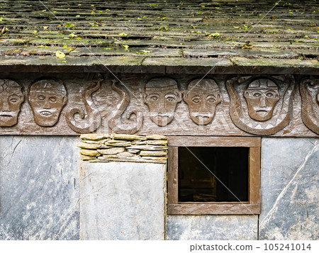 Taiwanese aborigines totem , indigenous traditional craft and house 105241014