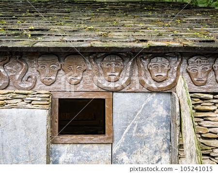 Taiwanese aborigines totem , indigenous traditional craft and house 105241015