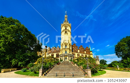 Schwerin Castle in Mecklenburg-Vorpommern. UNESCO world heritage in North Germany Schwerin Castle in Mecklenburg-Vorpommern. UNESCO world heritage in North Germany 105243097