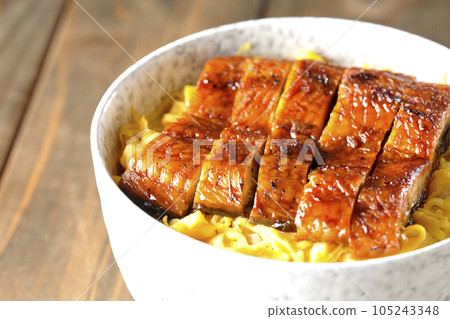 Kinshi tamago and eel kabayaki donburi Kinshi tamago and eel kabayaki donburi 105243348