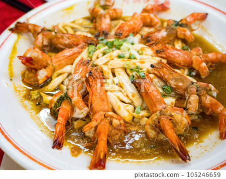 Stir-fried noodles , Chow mein , Chinese cuisine 105246659
