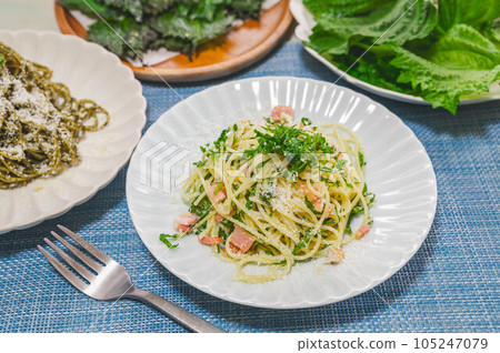 Green perilla and bacon peperoncino 105247079