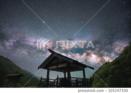 [Milky Way material] Milky Way seen from Takimidai, Achi Village [Nagano Prefecture] 105247100