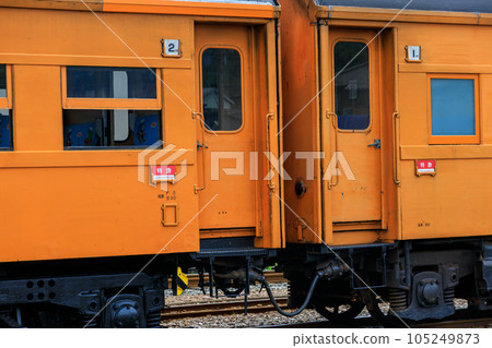 Train scenery at Shin-Kanaya Station in Shimada City, Shizuoka Prefecture 105249873