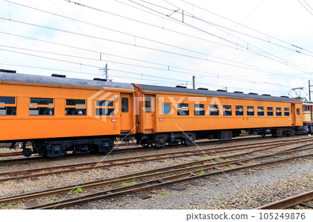 Train scenery at Shin-Kanaya Station in Shimada City, Shizuoka Prefecture 105249876